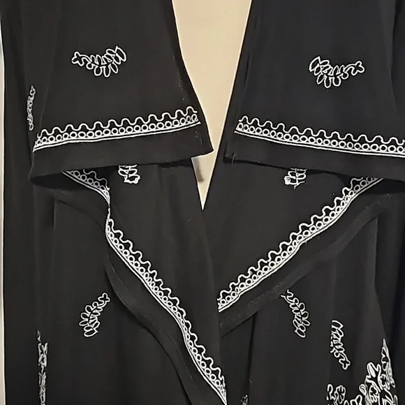 Cupio long sleeved open sweater black & white soft & Comfy NWT - Picture 3 of 13